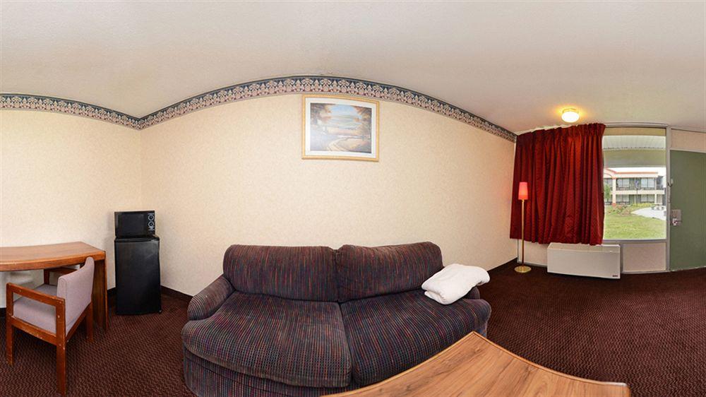 Red Carpet Inn & Suites Carneys Point/Wilmington Exteriör bild