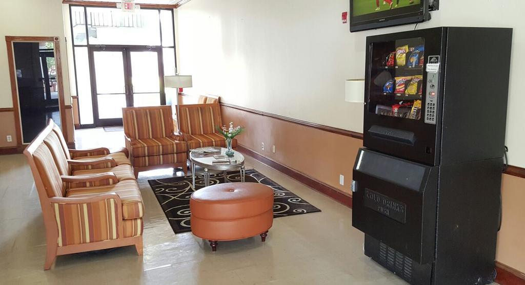 Red Carpet Inn & Suites Carneys Point/Wilmington Exteriör bild