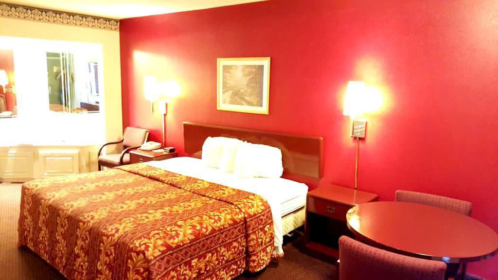 Red Carpet Inn & Suites Carneys Point/Wilmington Exteriör bild